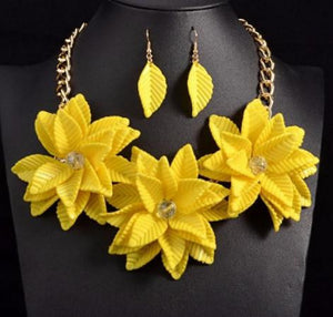 Women Luxury Vintage Flower Necklace & Pendant Statement