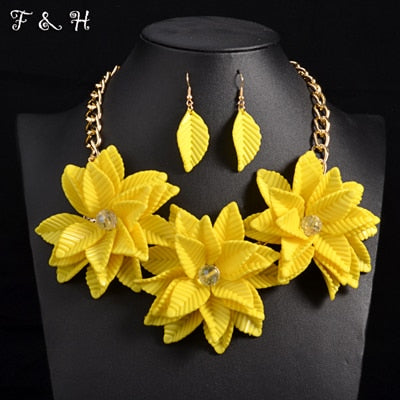 Women Luxury Vintage Flower Necklace & Pendant Statement