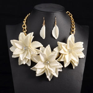 Women Luxury Vintage Flower Necklace & Pendant Statement