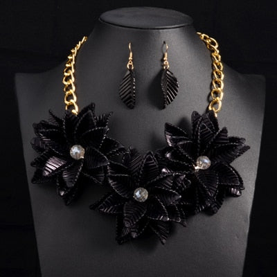 Women Luxury Vintage Flower Necklace & Pendant Statement