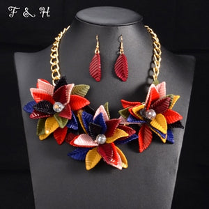 Women Luxury Vintage Flower Necklace & Pendant Statement